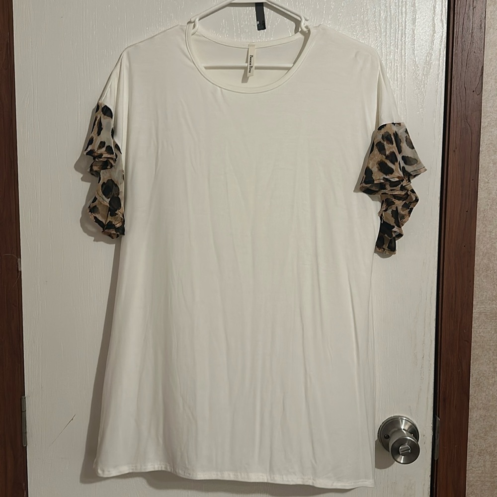 Beeson River Cream Blouse with Cheetah print sleeves. Size S. Never Worn.